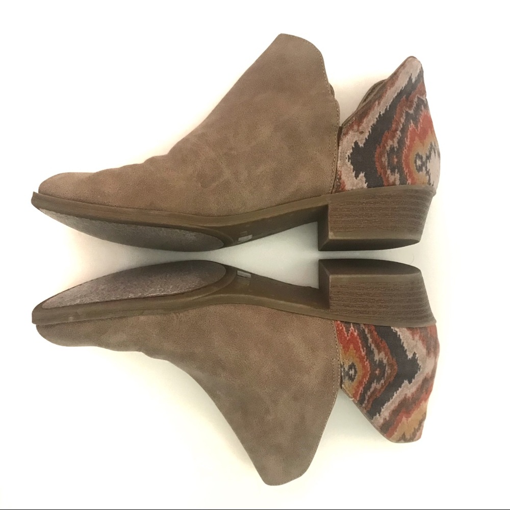 Women’s Tan Booties w/ Native Print Size 9.5 - Picture 3 of 3